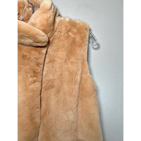 Maximilian Fur Vest $3600 size 4 - Picture 6 of 10